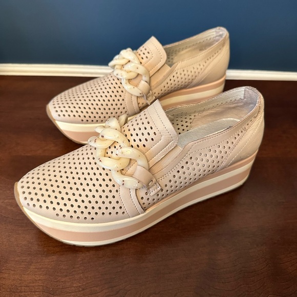 Dolce Vita Jhenee Perforated Sneakers Size 8 - Picture 2 of 10